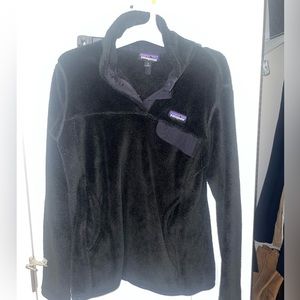 Black Patagonia pullover